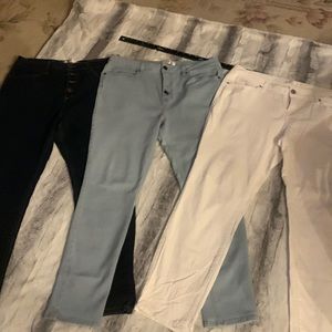 🌹🌹3 pair “No Boundaries” jeans size 17